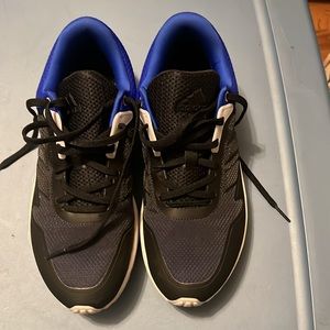 Adidas women’s 9.5